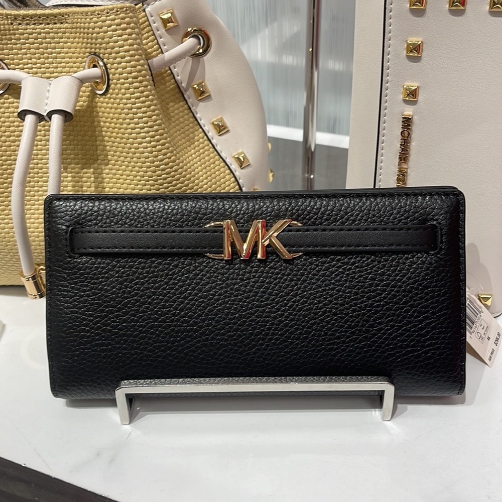 MICHAEL KORS
Reed Large Pebbled Leather Snap Wallet
Style# 35S3G6RE3L
Black 
NWT - Picture 2 of 16